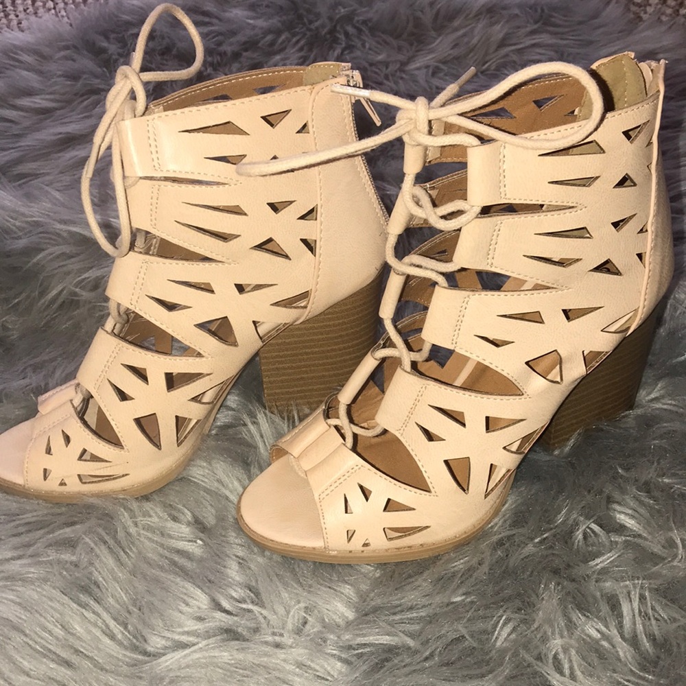 Gorgeous wedges 😍